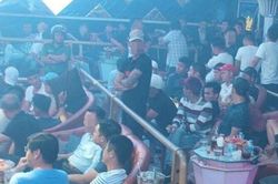 Bị phát hiện có hơn 200 dân chơi đang 'phê lắc', quán bar bị rút giấy phép