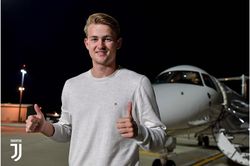 De Ligt hạ cánh Turin, ký 5 năm với Juventus