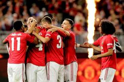 Hàng công bùng nổ, MU đại thắng 4-0
