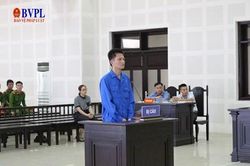 Trả giá 8 năm tù vì đâm trọng thương vợ vì ghen tuông trong thời gian chờ ly hôn