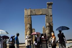 Kinh tế suy kiệt vì cấm vận dầu, Iran chuyển hướng sang du lịch