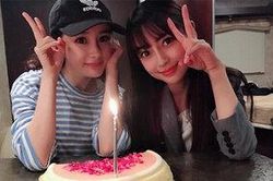 Đăng bài ám chỉ quản lý, Angelababy và con trai lại bị fan Dương Mịch buông lời mắng chửi thậm tệ