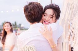 Lần đầu tiên, loạt ảnh đính hôn của Trường Giang và Nhã Phương được hé lộ