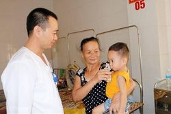 Cứu sống bệnh nhi 19 tháng tuổi hóc xương ở thanh quản