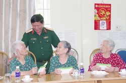 Tổng cục Hậu cần thăm, tặng quà tại Trung tâm Điều dưỡng và chăm sóc người có công tỉnh Khánh Hòa