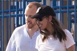 Irina Shayk thân mật bên trai lạ hậu chia tay Bradley Cooper