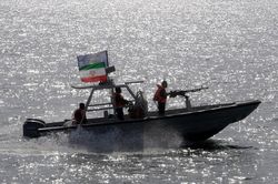 Giữa căng thẳng với Mỹ, Iran xác nhận bắt tàu dầu trên eo biển Hormuz