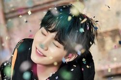 Suga BTS đúng là Midas trong âm nhạc, đụng đâu No.1 đó