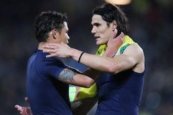 PSG gia hạn Edinson Cavani, nhưng nói không với Thiago Silva