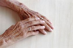 Ông lão trả tiền thuê nhà đều suốt 11 năm, chủ nhà đến bàng hoàng phát hiện...