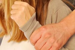 Hàng loạt bé gái từ 7 - 12 tuổi bị dâm ô?