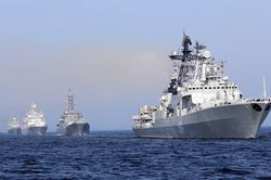 Nga phô diễn lực lượng tàu chiến, máy bay hùng hậu Ngày Hải quân