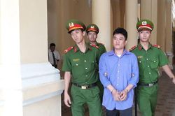 Cho vay tín dụng đen, bị con nợ vác búa đập chết