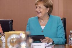 3 lần 'run bần bật' trong 1 tháng, bà Merkel khẳng định vẫn ổn, 'không có ý định từ chức'