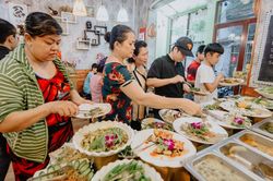 Quán ăn chay kỳ lạ ở Sài Gòn: Ăn tùy ý, trả tiền tùy tâm