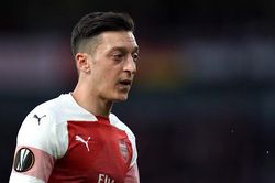 Arsenal: Mesut Oezil và câu chuyện cái chết của 'số 10' cổ điển