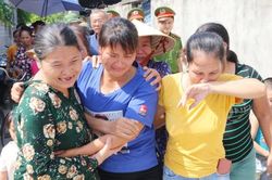 Niềm vui đoàn tụ của người phụ nữ sau 24 năm bị bán sang Trung Quốc
