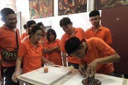 Rũ vỏ ốc cô đơn, hòa mình vào hội họa