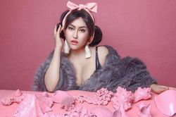 'Nữ hoàng dao kéo' Phi Thanh Vân: 'Lúc nào tôi cũng có đại gia'