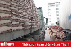 Chở xi măng quá tải trọng, lái xe chống đối lực lượng CSGT