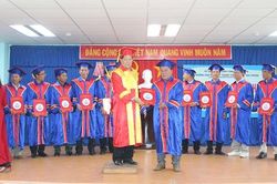 Trường Cao đẳng Kỹ thuật Công nghiệp Nha Trang trao bằng tốt nghiệp cho 315 sinh viên