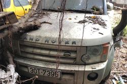 Ford Mustang, Hummer H2, Land Rover bị bỏ rơi tại Hà Nội
