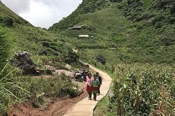 Đường hạnh phúc của bà con xã nghèo huyện Mèo Vạc