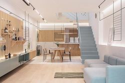 Ngỡ ngàng nhà 3 tầng trắng muốt đẹp như tranh giữa phố cổ kính