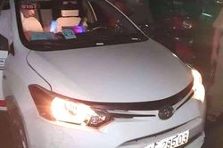 Truy bắt 2 nghi phạm cắt cổ tài xế taxi trong đêm