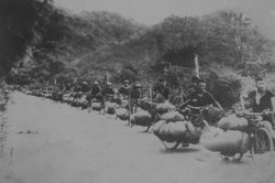 Hàng ngàn dân công hỏa tuyến gặp nhau, nô nức như ngày tòng quân