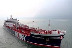 Anh khuyến cáo các tàu thuyền tránh đi qua Eo biển Hormuz