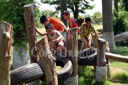 Sân chơi phiêu lưu, khuyến khích trẻ em tự do, sáng tạo