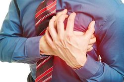 Dấu hiệu thường gặp trước cơn đau tim một tháng