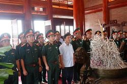Thượng tướng Phan Văn Giang dâng hương tưởng nhớ các Anh hùng liệt sĩ tại Khu di tích 27-7