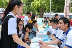 Hàng nghìn thí sinh tham gia Ngày hội tư vấn xét tuyển đại học, cao đẳng