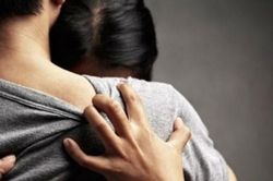 Đại úy biên phòng quan hệ bất chính làm nữ giáo viên mang thai