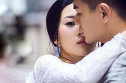 Vợ chết lặng phát hiện sự thật động trời trong những chuyến công tác của chồng
