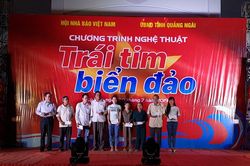 Hội Nhà báo Việt Nam tổ chức chương trình 'Trái tim biển đảo' ở Lý Sơn