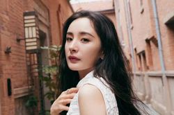 Hậu ly hôn, Dương Mịch khoe triệt để lợi thế eo thon chân dài