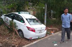Taxi Vinasun vượt ẩu tông xe máy làm 2 bà cháu thiệt mạng