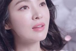 Hậu ly hôn, Song Hye Kyo cho thấy tại sao người Hàn gọi cô là 'Búp bê di động'