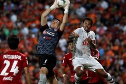 Văn Lâm nói điều bất ngờ sau khi lọt vào đội hình tiêu biểu Thai League