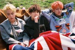 Đã mắt với loạt gif nhan sắc của bộ ba 'Tam giác quỷ Bermuda' BTS: Jin, V, Jungkook