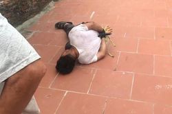 Sàm sỡ bé gái, người đàn ông bị người dân bắt trói