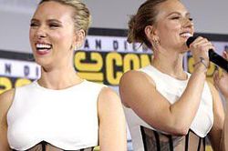 Mỹ nữ gợi tình Scarlett Johansson lộ hình xăm lớn gần sát ngực