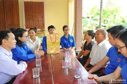 Thăm hỏi, tặng quà gia đình chính sách nhân ngày 27/7 ở các địa phương