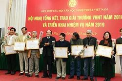 Trách nhiệm xã hội của văn nghệ sĩ