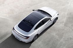 Hãng Hyundai ra mắt mẫu xe Sonata 2.0 tiết kiệm nhiên liệu