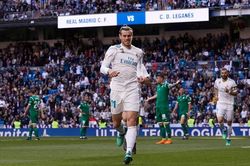 Bị Zidane chơi phũ, Gareth Bale cố tình cười 'đểu'