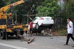 Taxi tông xe máy, 2 bà cháu tử vong
